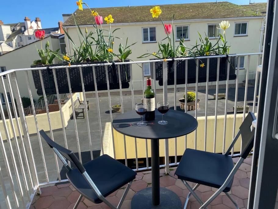 Flat In Sidmouth Apartment Екстериор снимка